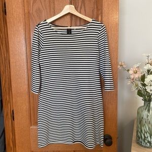 Size M 3/4 Sleeve Striped Shift Dress